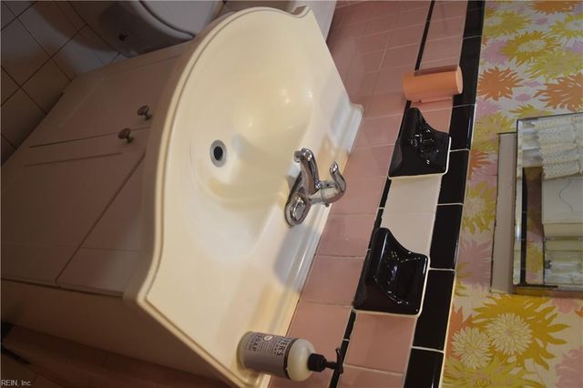 424 Hartsdale RD, Virginia Beach, VA 23462