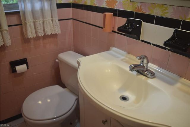 424 Hartsdale RD, Virginia Beach, VA 23462