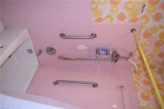 424 Hartsdale RD, Virginia Beach, VA 23462