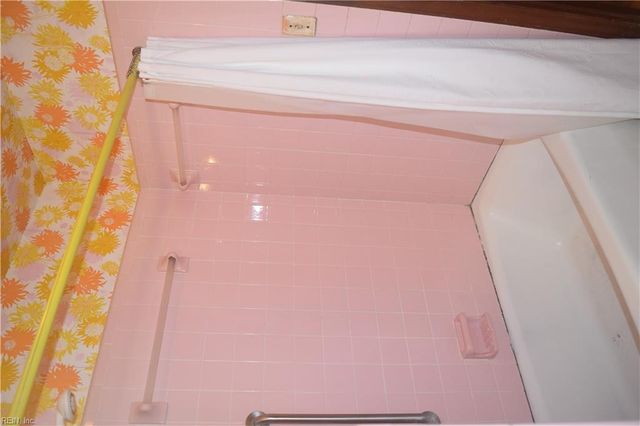 424 Hartsdale RD, Virginia Beach, VA 23462