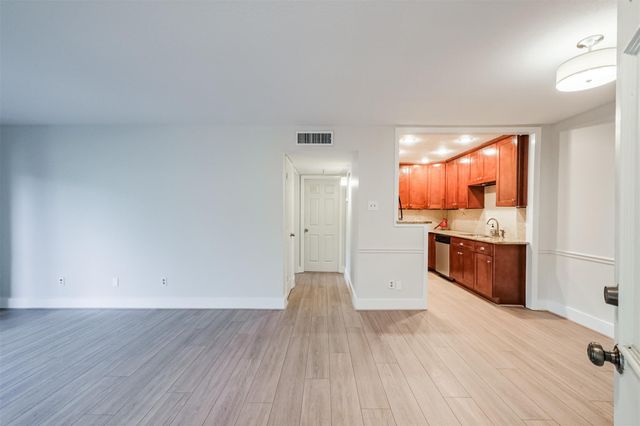 7575 Katy Freeway 143, Houston, TX 77024