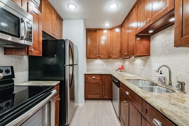 7575 Katy Freeway 143, Houston, TX 77024