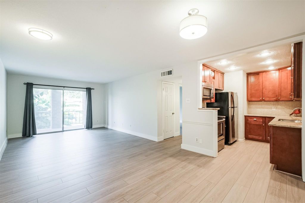 7575 Katy Freeway 143, Houston, TX 77024
