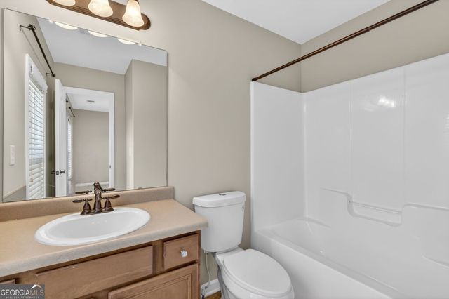 1186 Lake Point Way, Suwanee, GA 30024