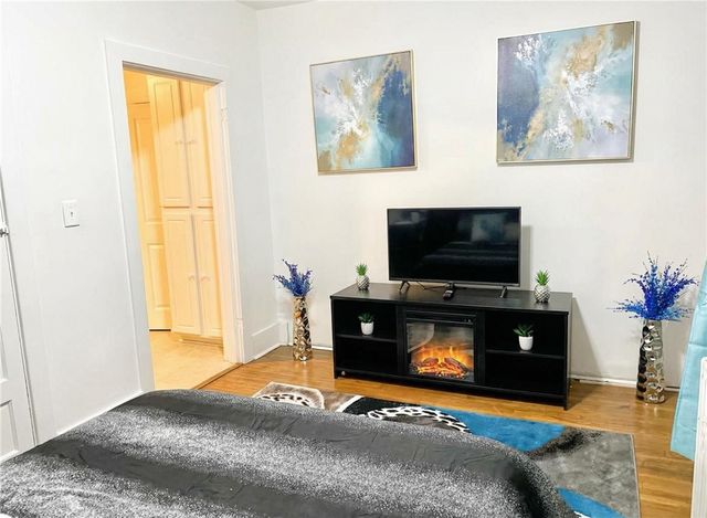 224-226 S Pacific Ave, Friendship Park, PA 15224