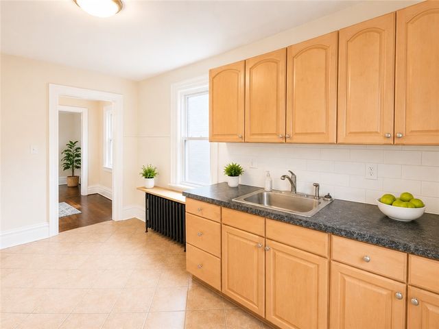 224-226 S Pacific Ave, Friendship Park, PA 15224