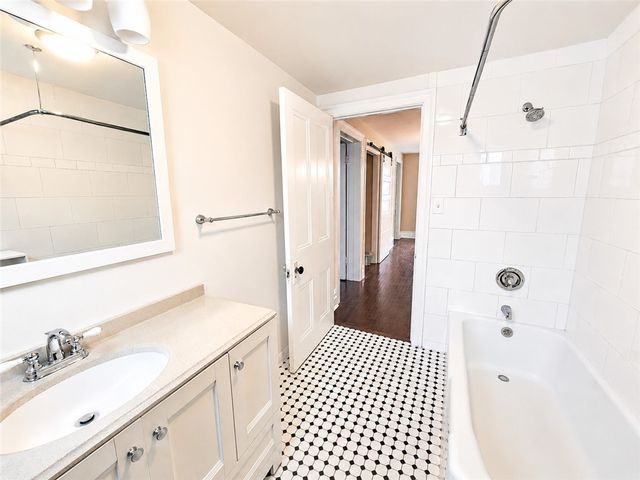224-226 S Pacific Ave, Friendship Park, PA 15224