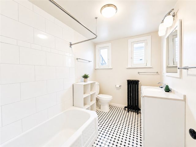 224-226 S Pacific Ave, Friendship Park, PA 15224