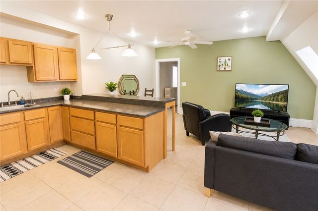 224-226 S Pacific Ave, Friendship Park, PA 15224