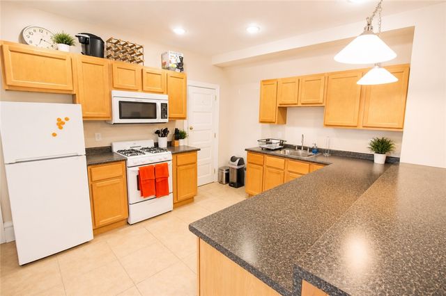 224-226 S Pacific Ave, Friendship Park, PA 15224