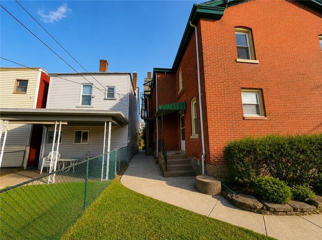 224-226 S Pacific Ave, Friendship Park, PA 15224