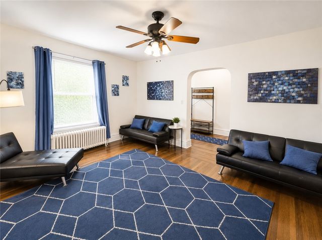 224-226 S Pacific Ave, Friendship Park, PA 15224