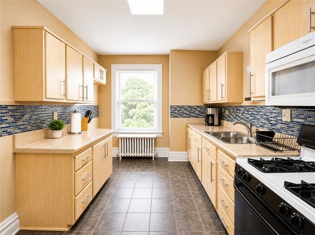 224-226 S Pacific Ave, Friendship Park, PA 15224