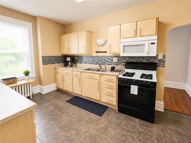 224-226 S Pacific Ave, Friendship Park, PA 15224