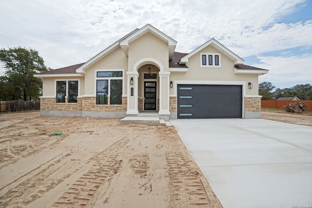 220 County Road 6864, Natalia, TX 78059