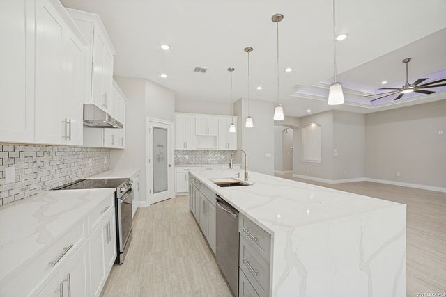 220 County Road 6864, Natalia, TX 78059