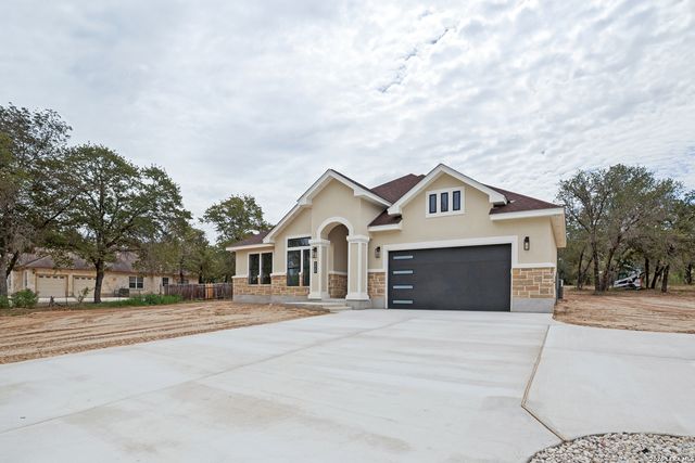 220 County Road 6864, Natalia, TX 78059