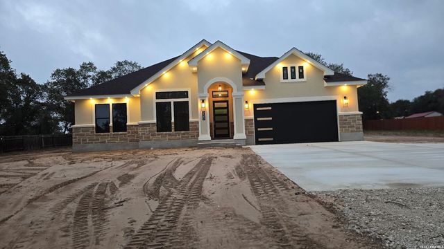 220 County Road 6864, Natalia, TX 78059