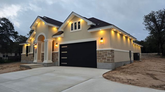 220 County Road 6864, Natalia, TX 78059