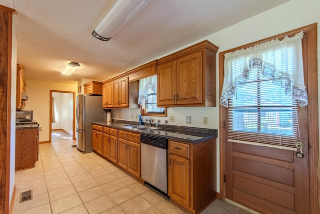 841 SANFORD ST, Henderson, TN 38340