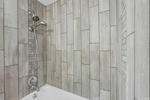 5717 N Brookwood Drive, Fort Wayne, IN 46835