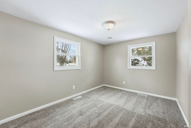 5717 N Brookwood Drive, Fort Wayne, IN 46835