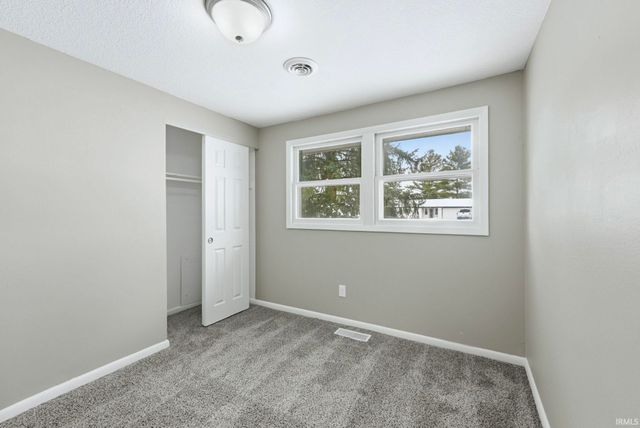 5717 N Brookwood Drive, Fort Wayne, IN 46835