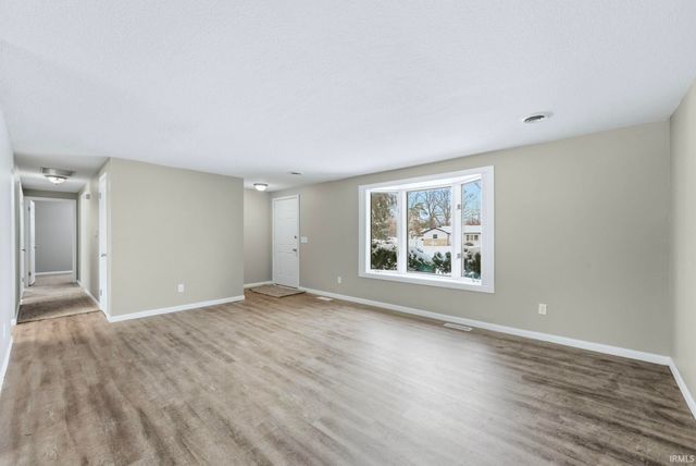 5717 N Brookwood Drive, Fort Wayne, IN 46835