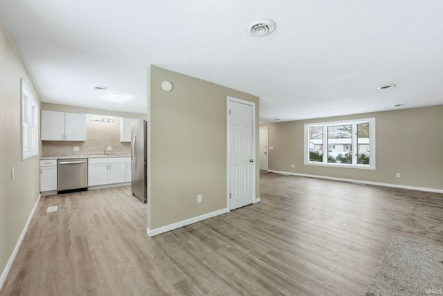 5717 N Brookwood Drive, Fort Wayne, IN 46835