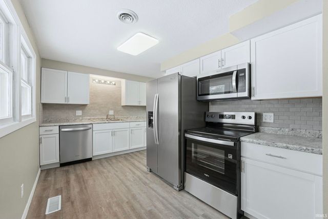 5717 N Brookwood Drive, Fort Wayne, IN 46835