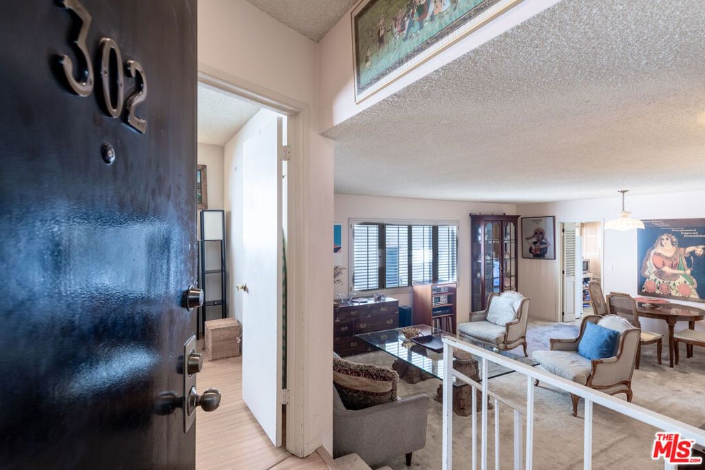 11639 Chenault Street 302, Los Angeles, CA 90049 — photo 4