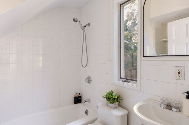 20 Mead St 1, Cambridge, MA 02140