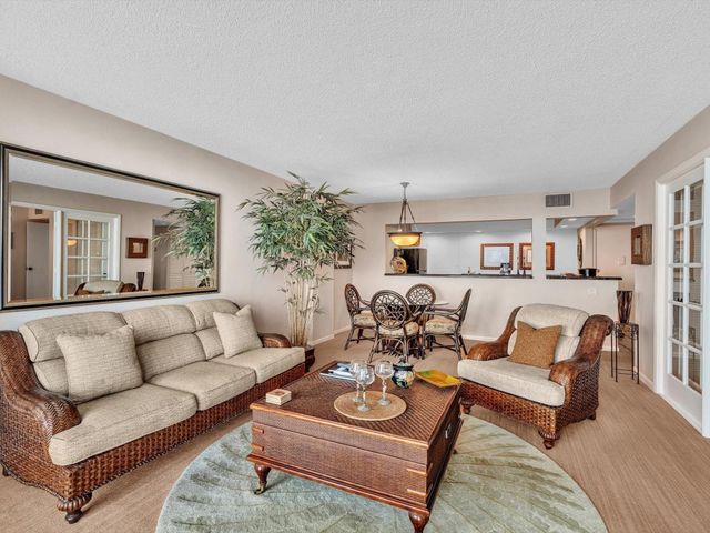 1147 Hillsboro Mile 802, Hillsboro Beach, FL 33062