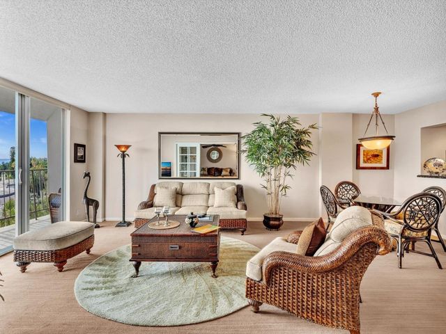 1147 Hillsboro Mile 802, Hillsboro Beach, FL 33062