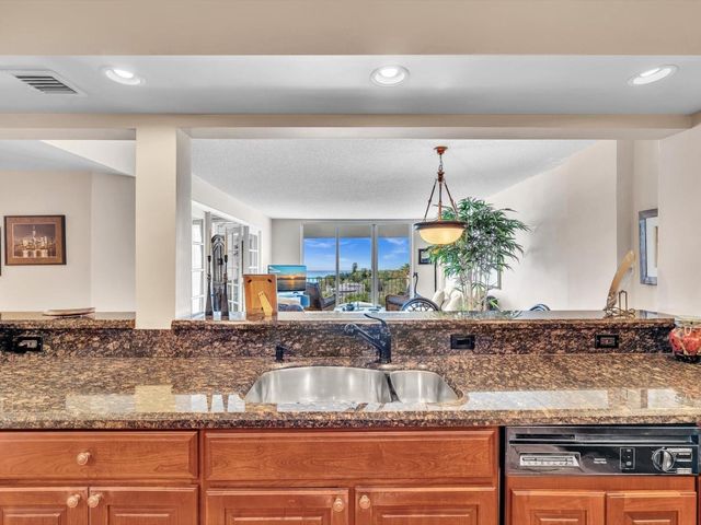 1147 Hillsboro Mile 802, Hillsboro Beach, FL 33062