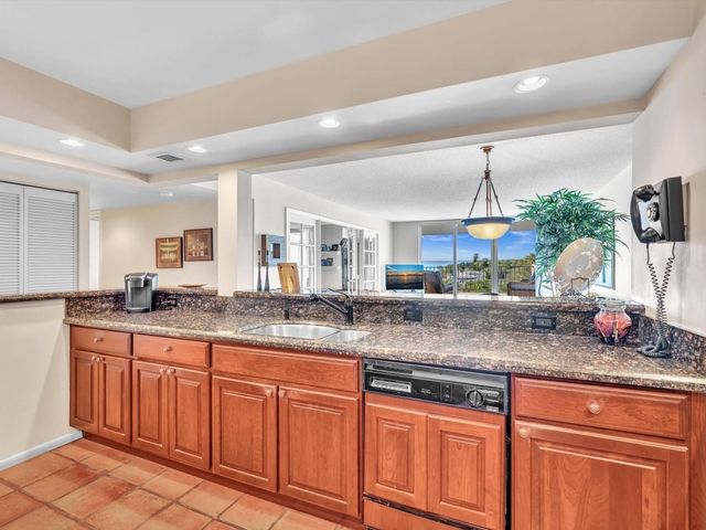 1147 Hillsboro Mile 802, Hillsboro Beach, FL 33062