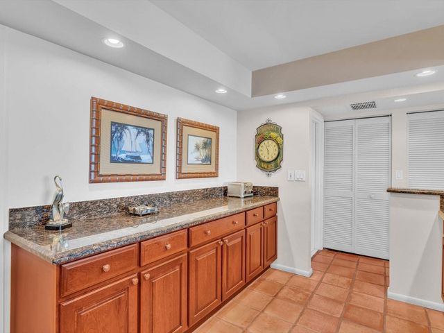 1147 Hillsboro Mile 802, Hillsboro Beach, FL 33062