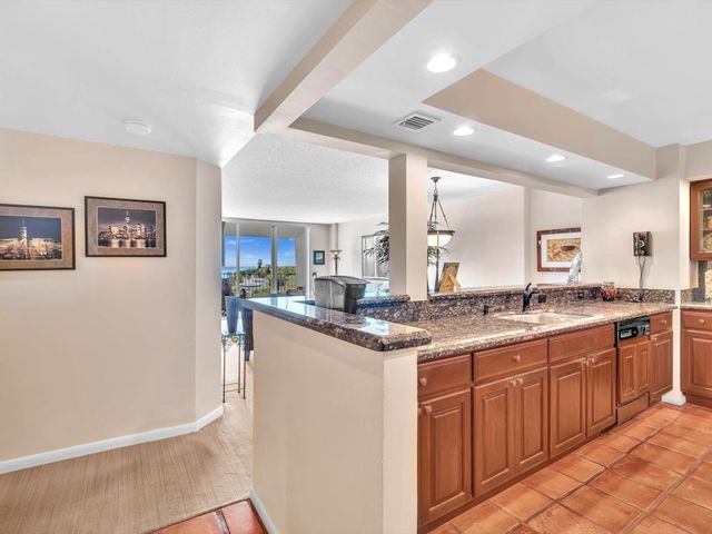 1147 Hillsboro Mile 802, Hillsboro Beach, FL 33062