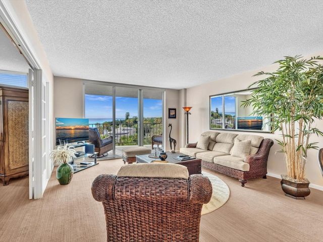 1147 Hillsboro Mile 802, Hillsboro Beach, FL 33062