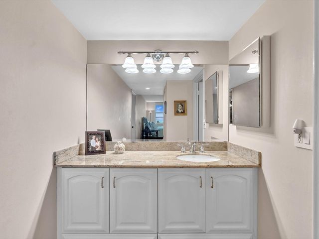 1147 Hillsboro Mile 802, Hillsboro Beach, FL 33062