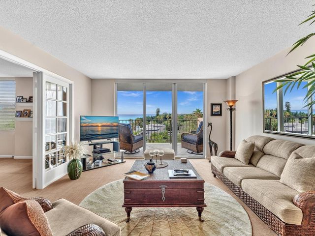 1147 Hillsboro Mile 802, Hillsboro Beach, FL 33062