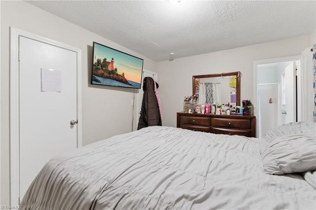 1342 Tredwell Drive, Winston-salem, NC 27103