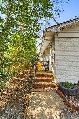 1342 Tredwell Drive, Winston-salem, NC 27103