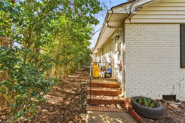 1342 Tredwell Drive, Winston-salem, NC 27103