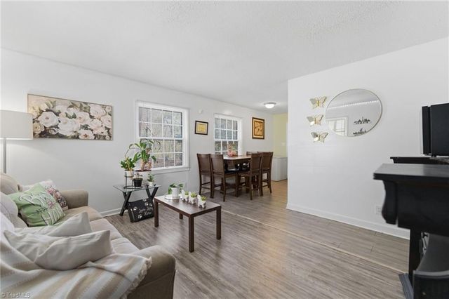 1342 Tredwell Drive, Winston-salem, NC 27103