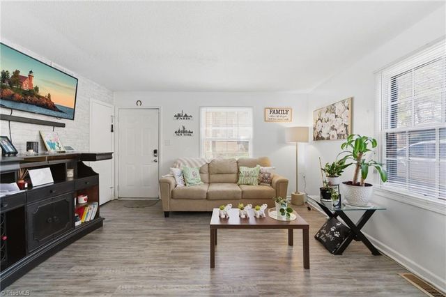 1342 Tredwell Drive, Winston-salem, NC 27103