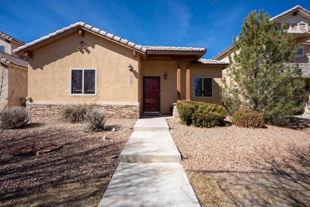 Image 2 of property listing at 829 Bosque Vista Drive, Bernalillo, NM 87004