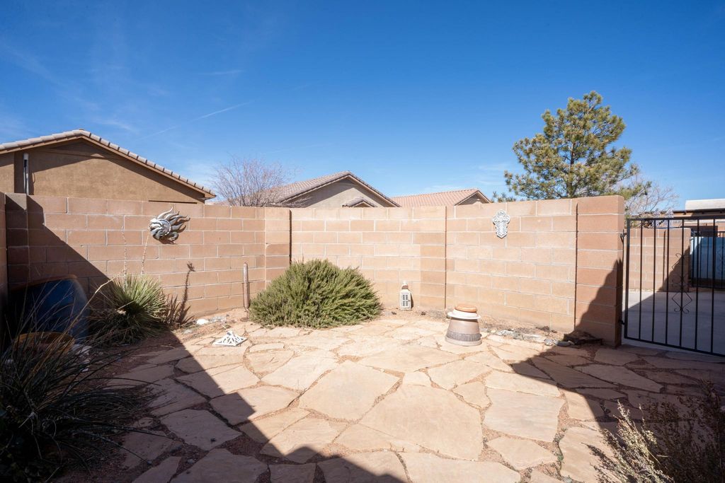 Image 27 of property listing at 829 Bosque Vista Drive, Bernalillo, NM 87004