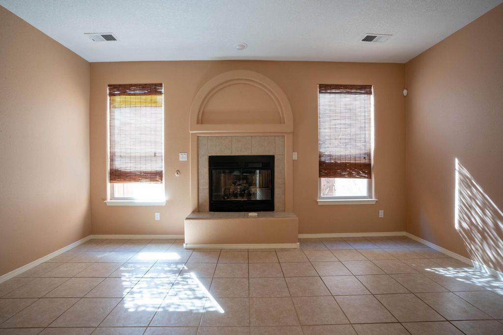 Image 3 of property listing at 829 Bosque Vista Drive, Bernalillo, NM 87004