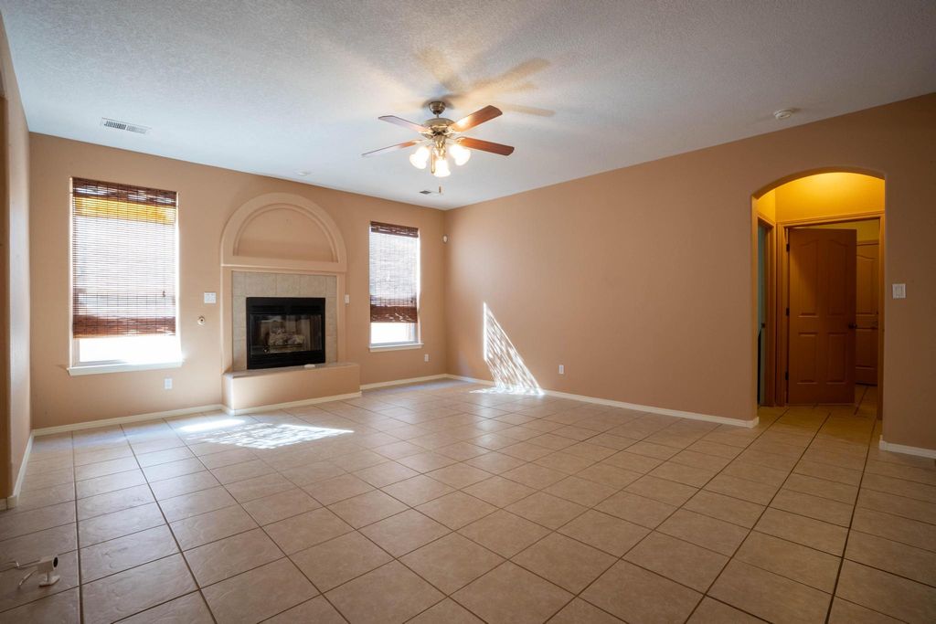 Image 4 of property listing at 829 Bosque Vista Drive, Bernalillo, NM 87004